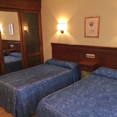 Bembibre  Hostal Tio Pepe II חדר תמונה