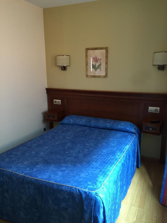Bembibre  Hostal Tio Pepe II חדר תמונה