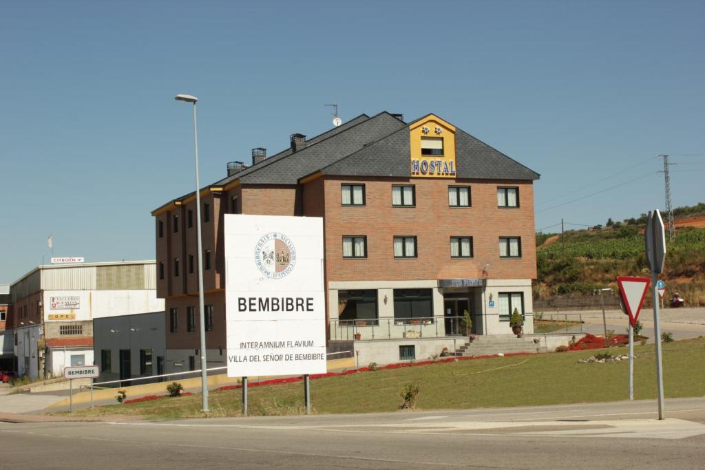 Bembibre  Hostal Tio Pepe II מראה חיצוני תמונה