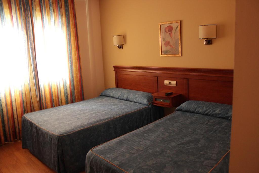 Bembibre  Hostal Tio Pepe II מראה חיצוני תמונה